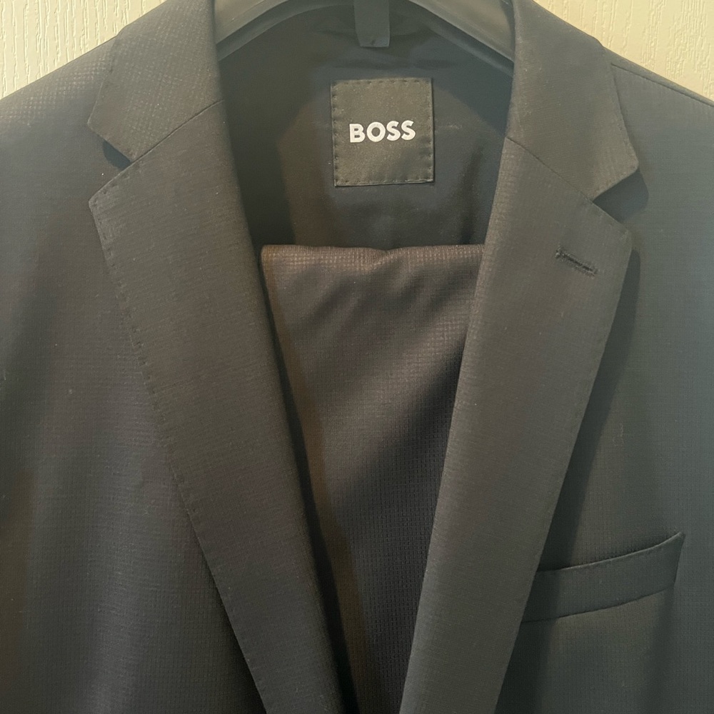 Hugo Boss Suit - new with tags - 44L